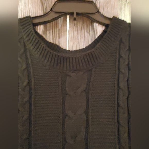 Black vest - Picture 3 of 6